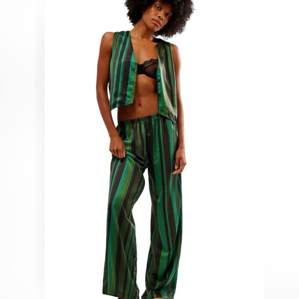 REVOLVE PLUSH $150 Apparel 💚 Green Striped Satin Pajama Set NWT Size XL